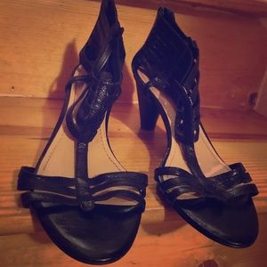 Pretty black sandals on a comfortable heel